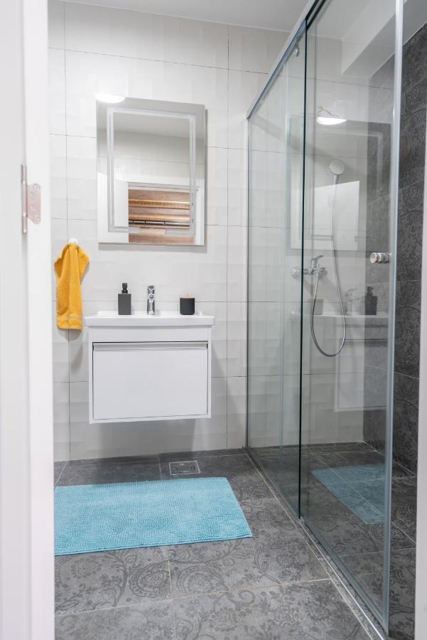 Nar Apartment *